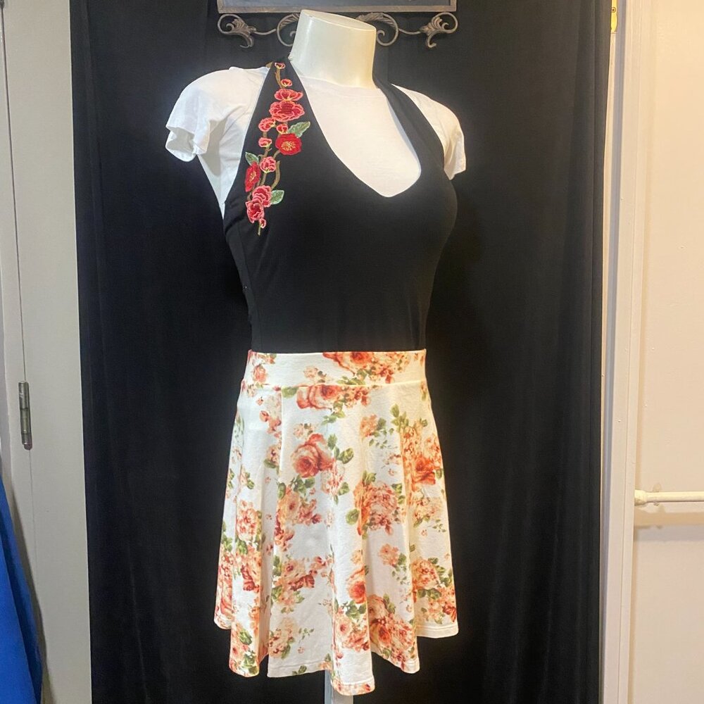Streetwear Society Floral Mini Skirt & Bodysuit Set – Size M